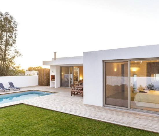 modern-house-with-garden-swimming-pool-and-wooden-deck